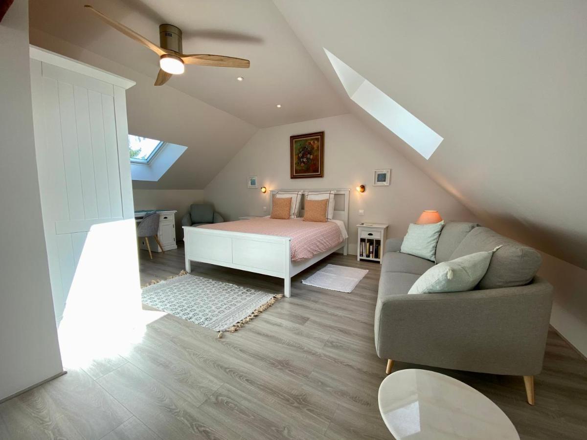 Sans Souci Bed And Breakfast Luxe Heated Pool And Restaurant Luzille Bagian luar foto