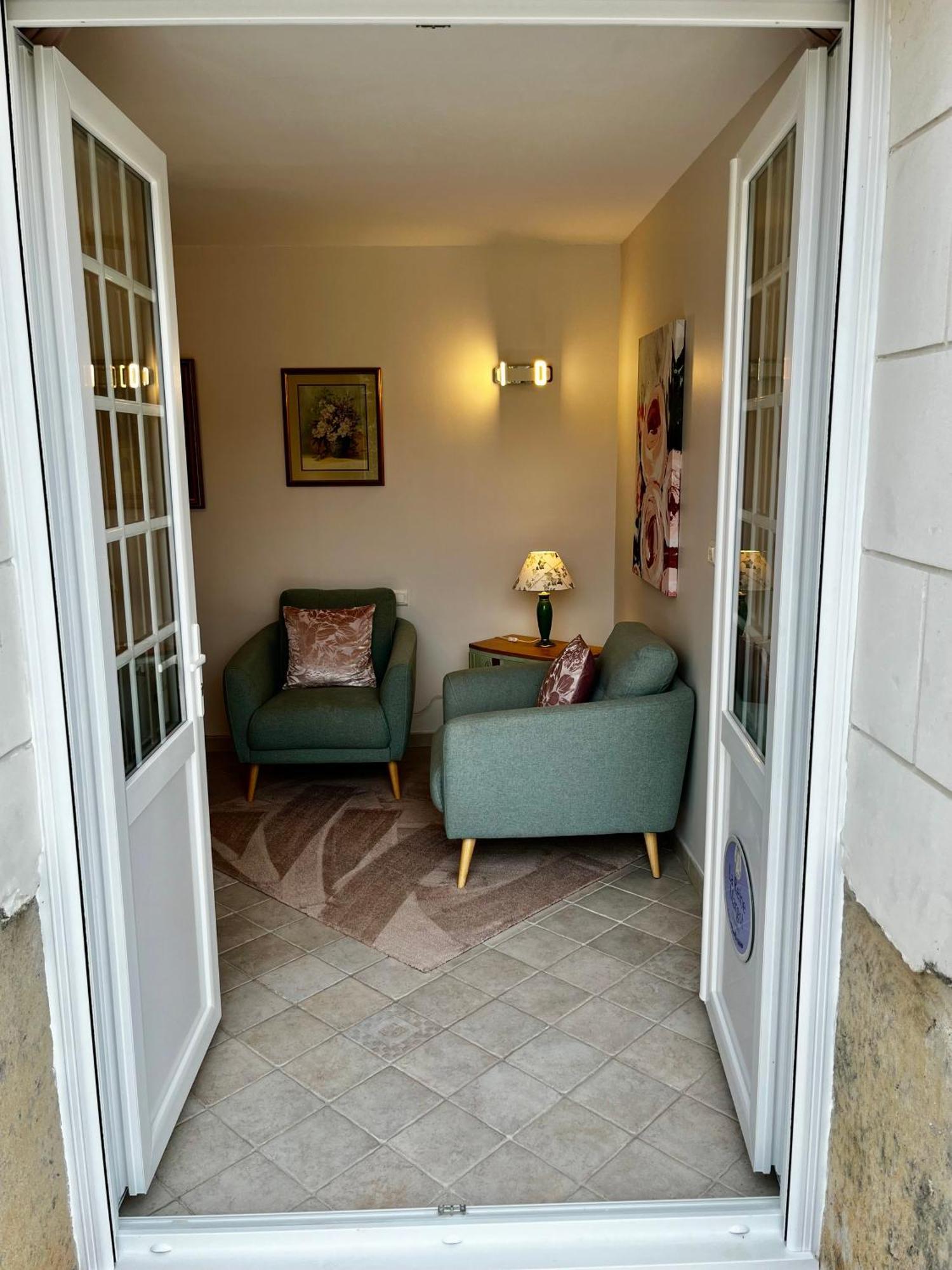 Sans Souci Bed And Breakfast Luxe Heated Pool And Restaurant Luzille Bagian luar foto