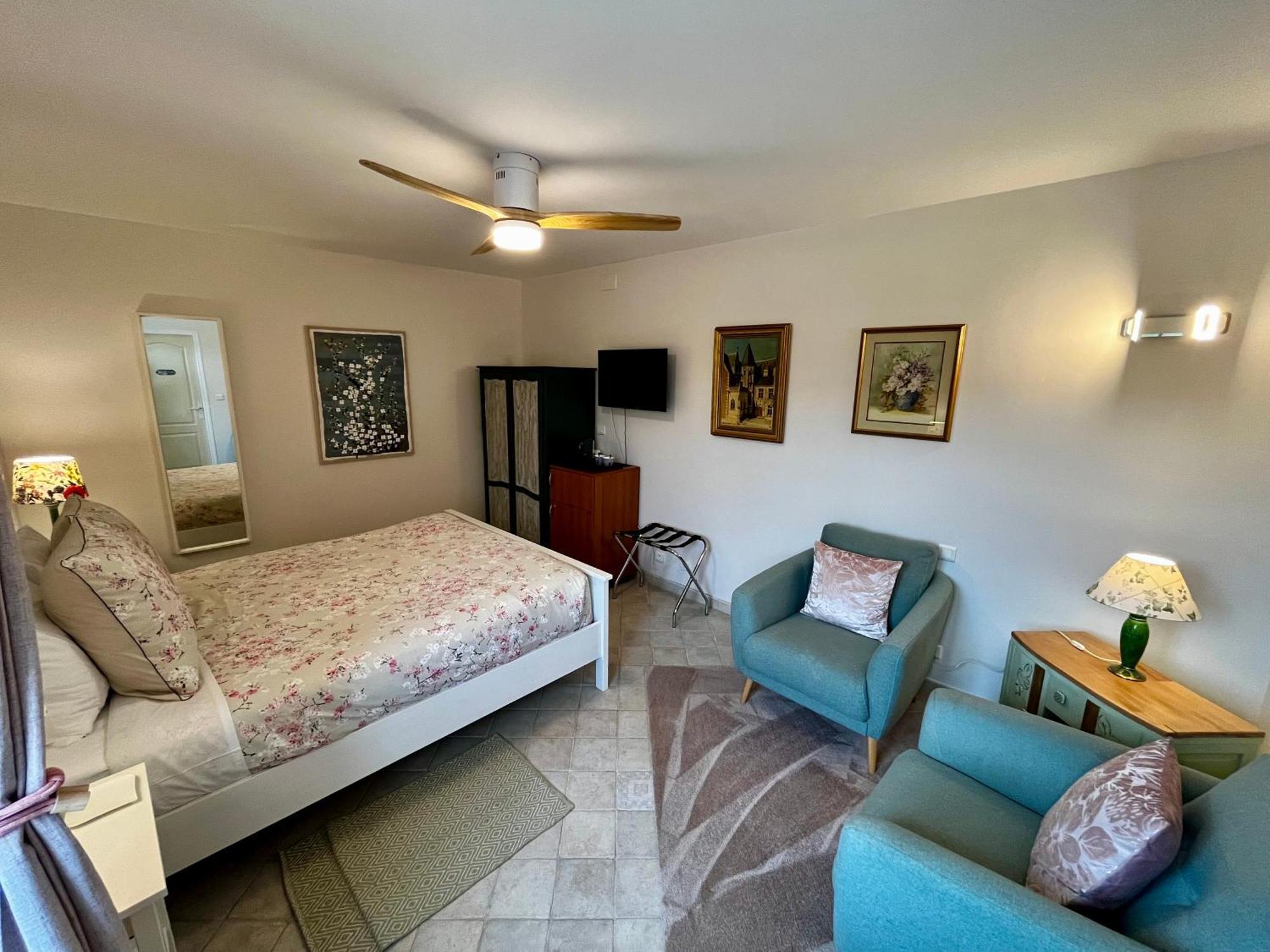 Sans Souci Bed And Breakfast Luxe Heated Pool And Restaurant Luzille Bagian luar foto