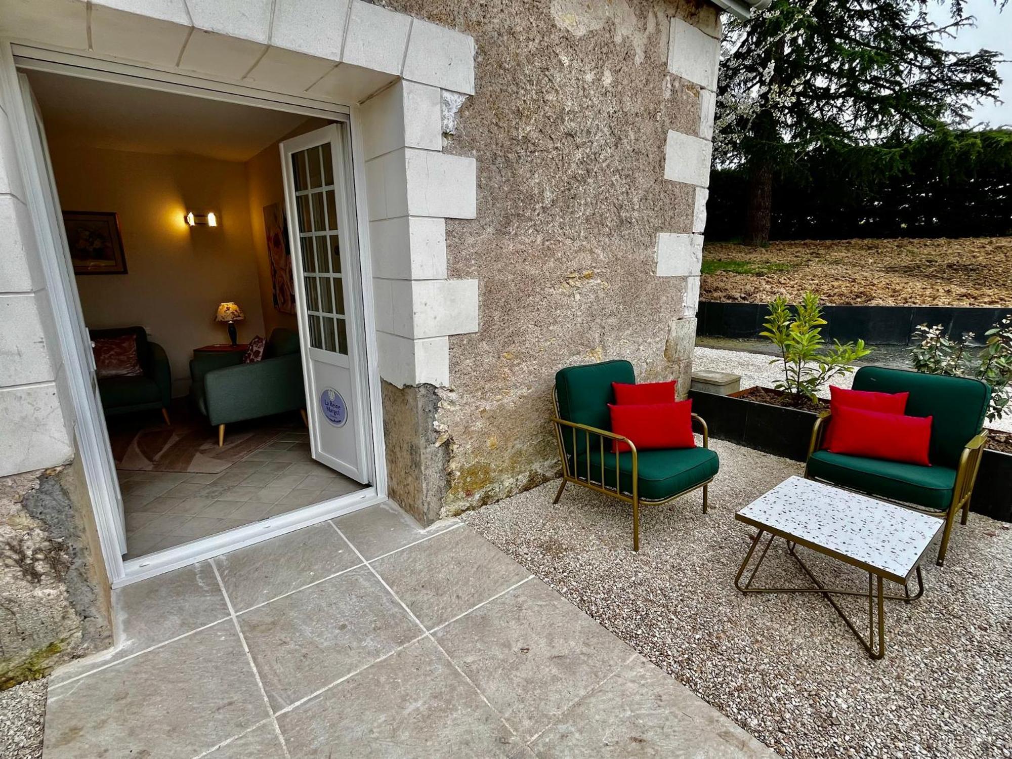 Sans Souci Bed And Breakfast Luxe Heated Pool And Restaurant Luzille Bagian luar foto
