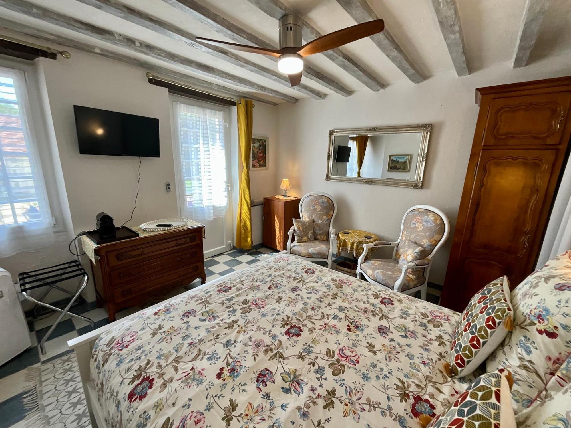 Sans Souci Bed And Breakfast Luxe Heated Pool And Restaurant Luzille Bagian luar foto