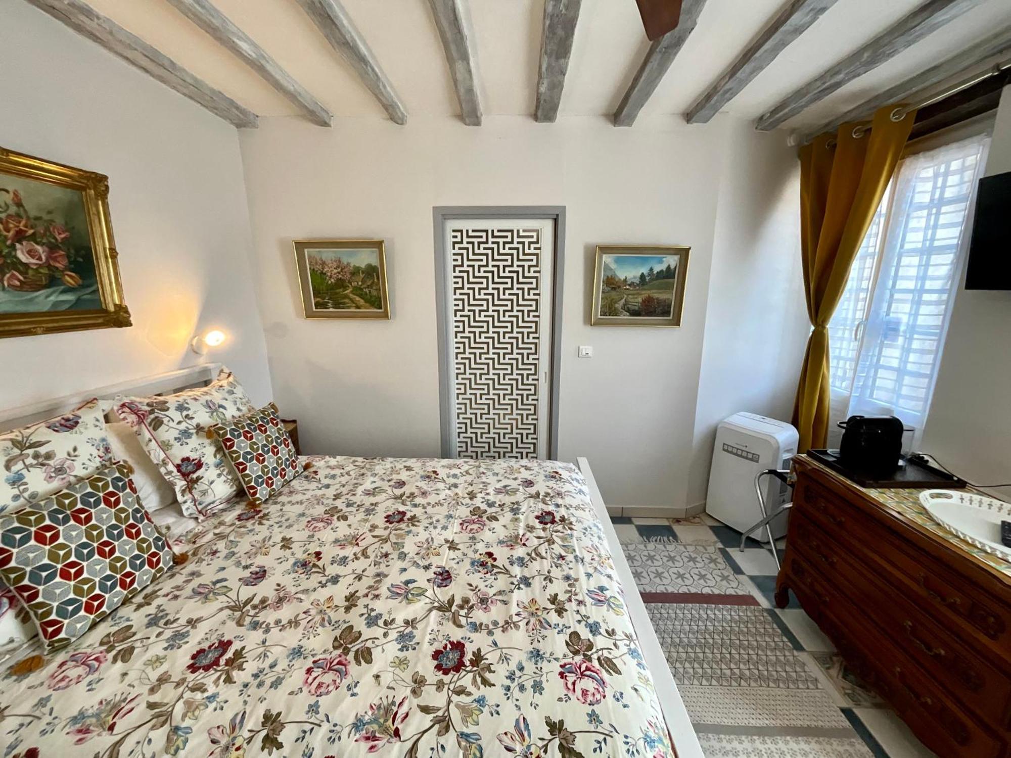 Sans Souci Bed And Breakfast Luxe Heated Pool And Restaurant Luzille Bagian luar foto