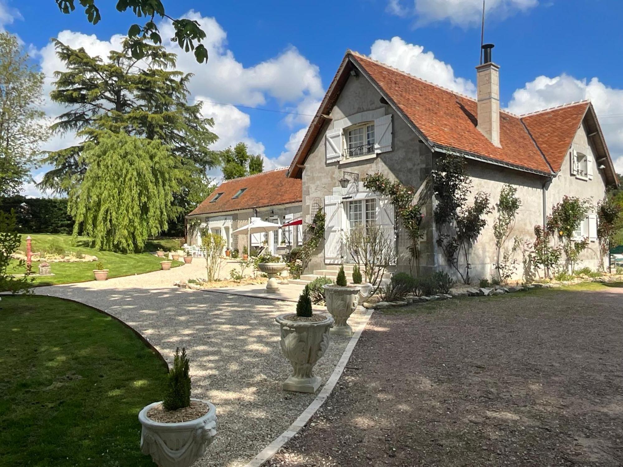 Sans Souci Bed And Breakfast Luxe Heated Pool And Restaurant Luzille Bagian luar foto