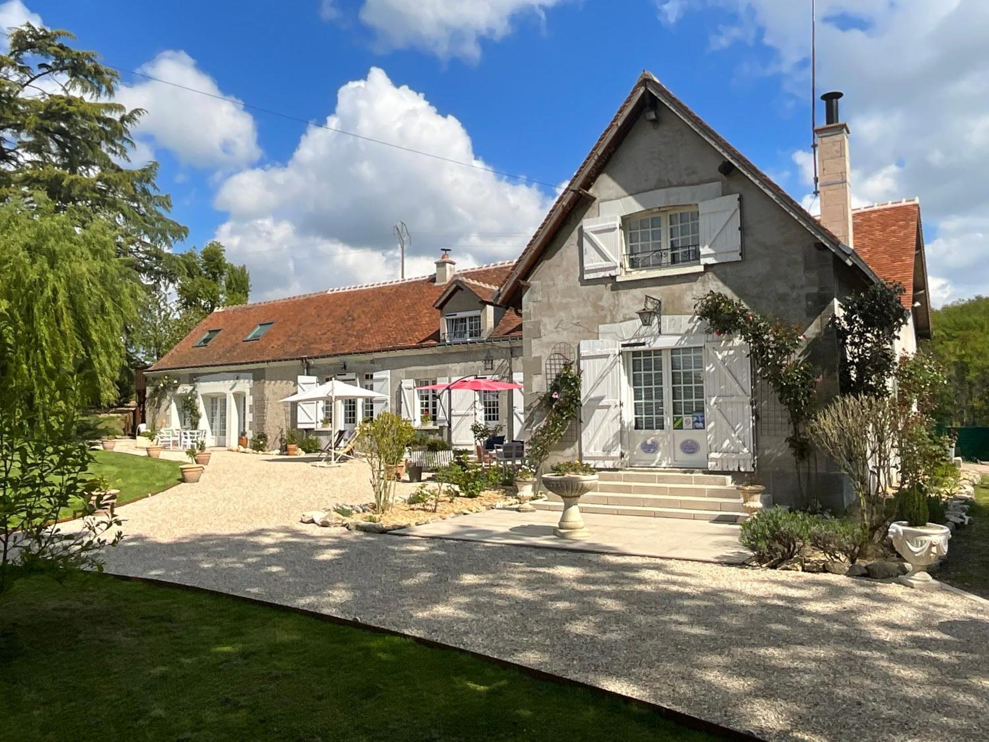 Sans Souci Bed And Breakfast Luxe Heated Pool And Restaurant Luzille Bagian luar foto