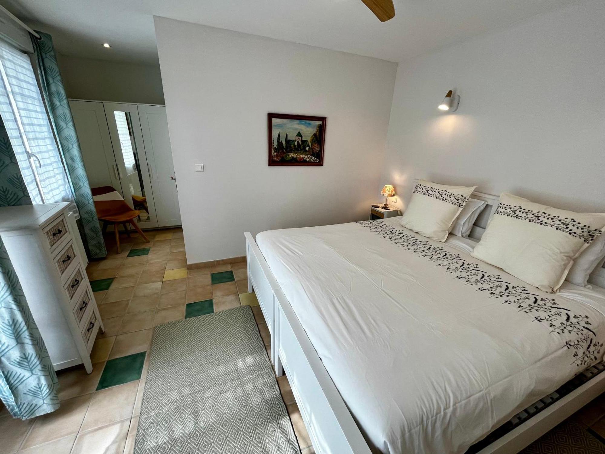 Sans Souci Bed And Breakfast Luxe Heated Pool And Restaurant Luzille Ruang foto