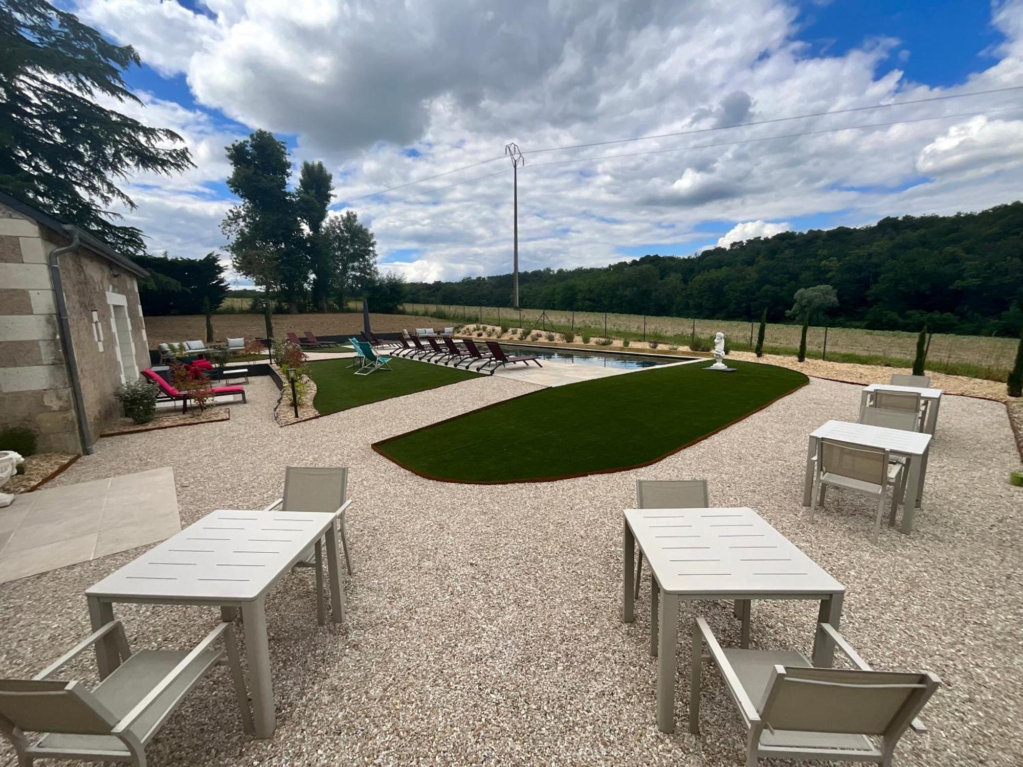 Sans Souci Bed And Breakfast Luxe Heated Pool And Restaurant Luzille Bagian luar foto