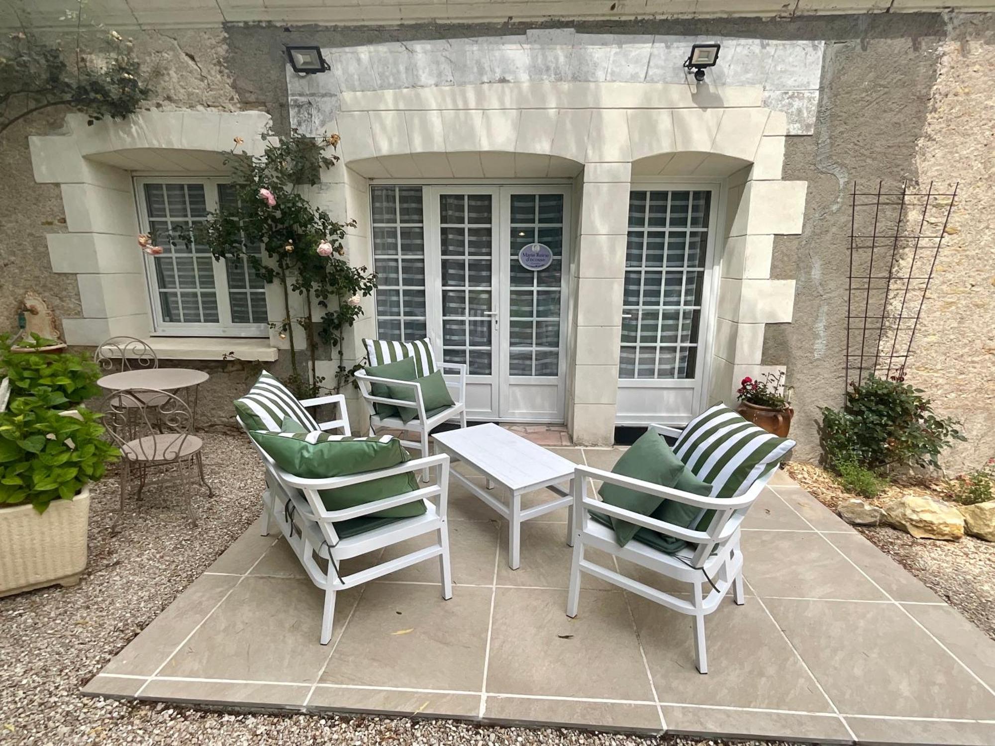 Sans Souci Bed And Breakfast Luxe Heated Pool And Restaurant Luzille Bagian luar foto