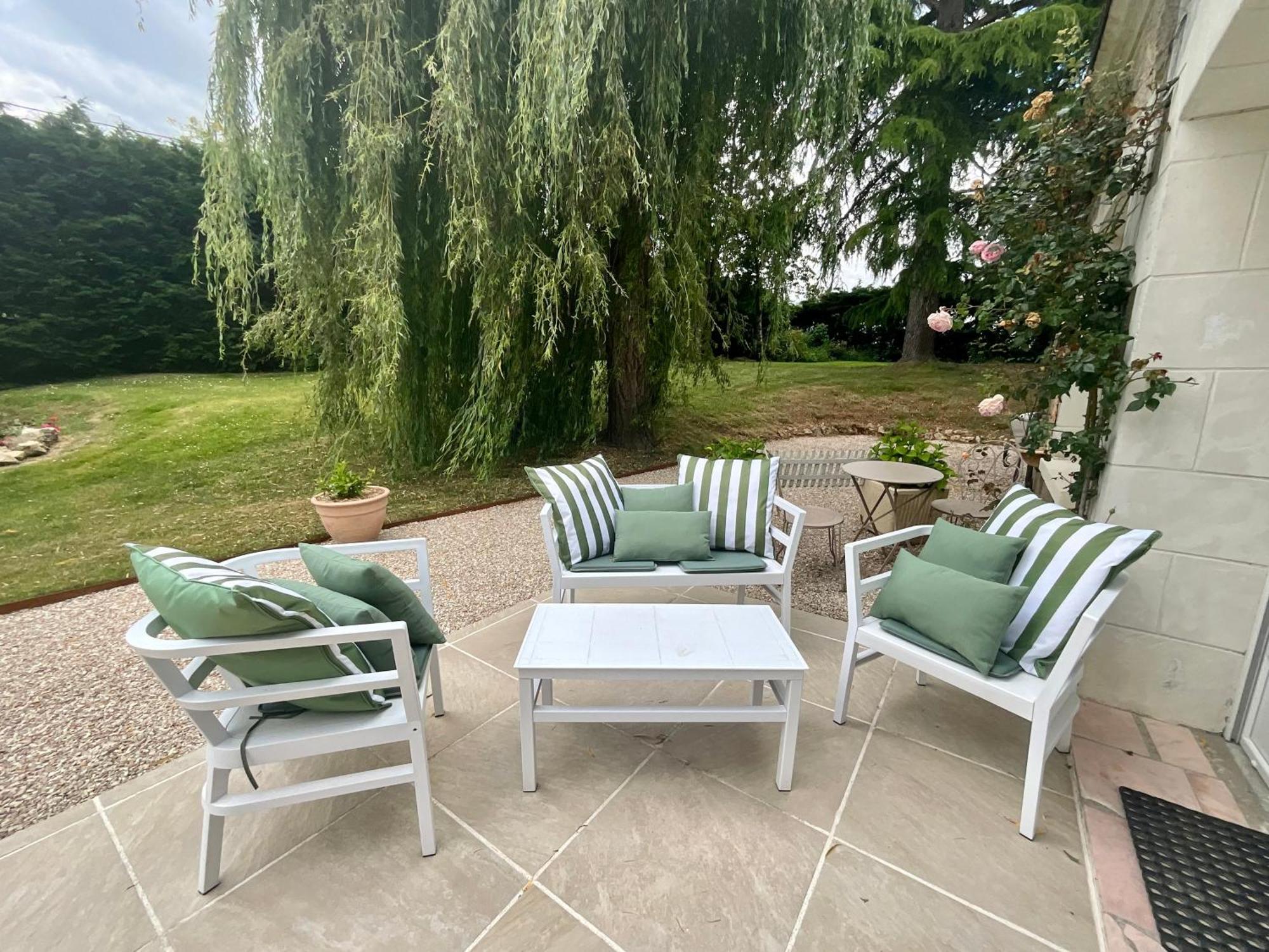 Sans Souci Bed And Breakfast Luxe Heated Pool And Restaurant Luzille Bagian luar foto